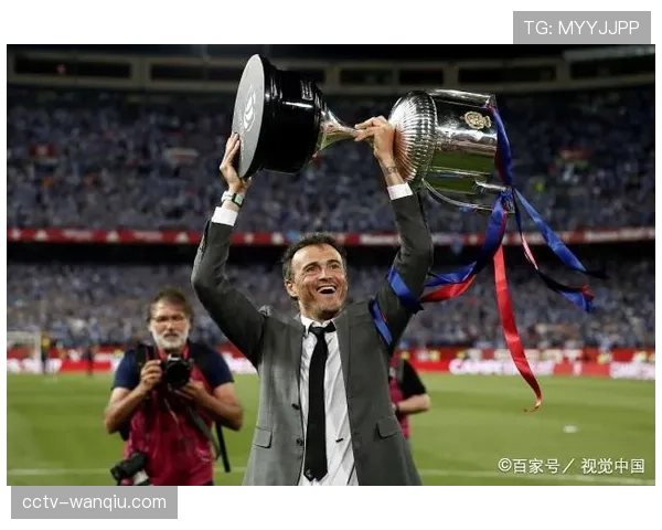 媒体预测：为应对巴黎的边路攻击群，雷恩可能放弃惯用的4-3-3，转而采用5-4-1防守阵型